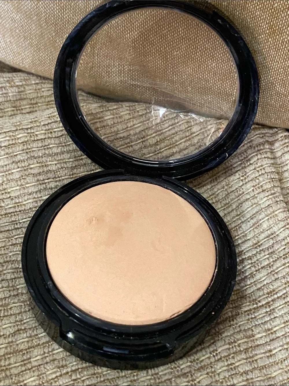 Laura Geller light beige